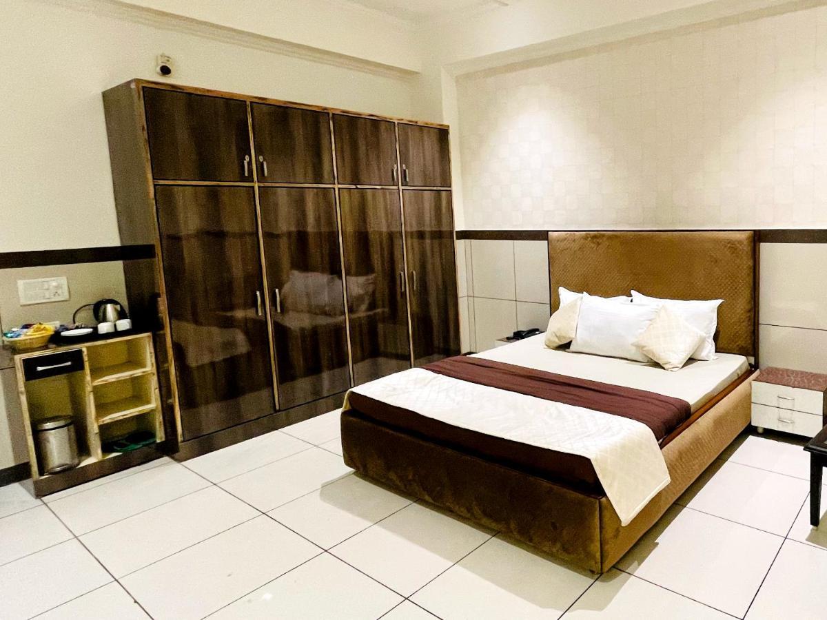 Primrose Hotel And Restaurant Sonipat Dış mekan fotoğraf
