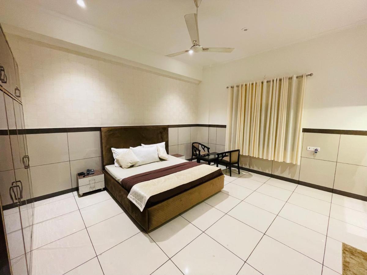 Primrose Hotel And Restaurant Sonipat Dış mekan fotoğraf
