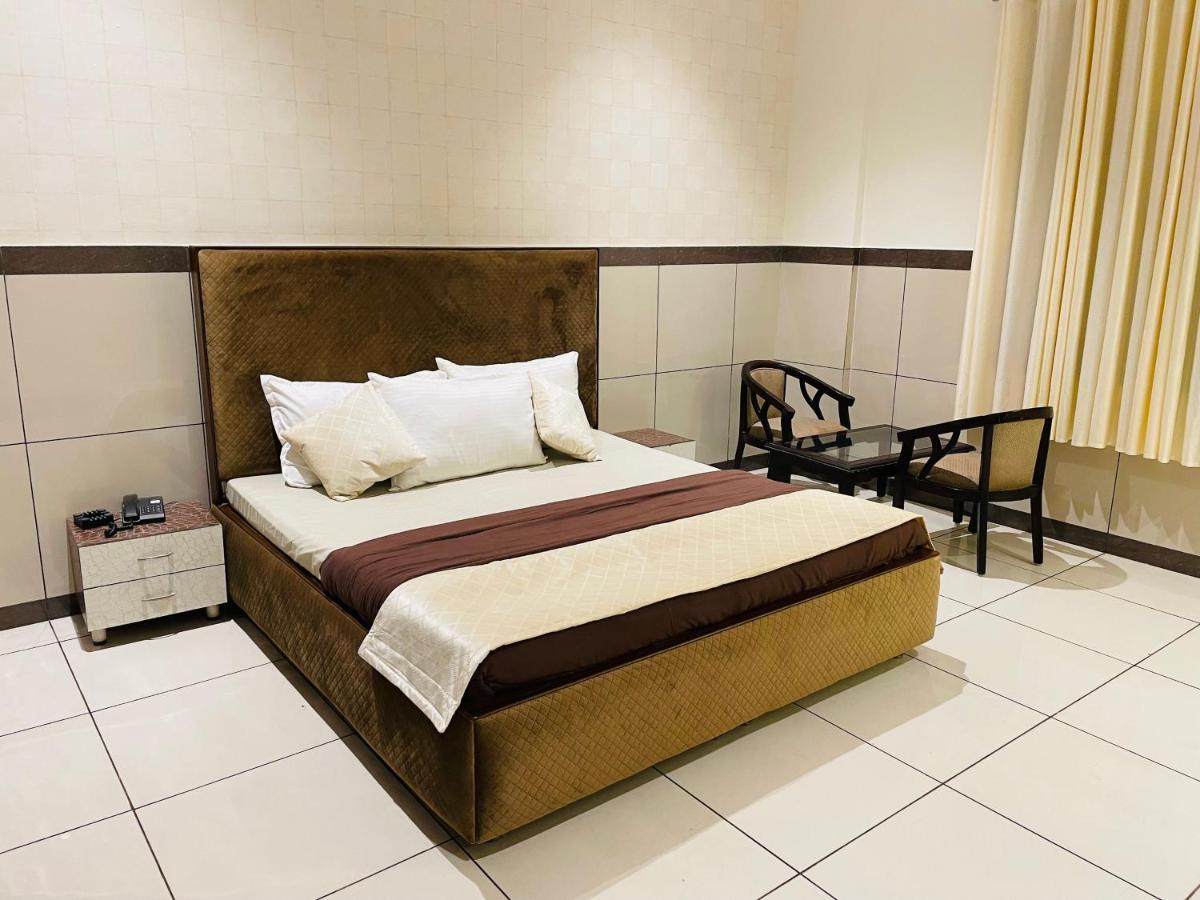 Primrose Hotel And Restaurant Sonipat Dış mekan fotoğraf