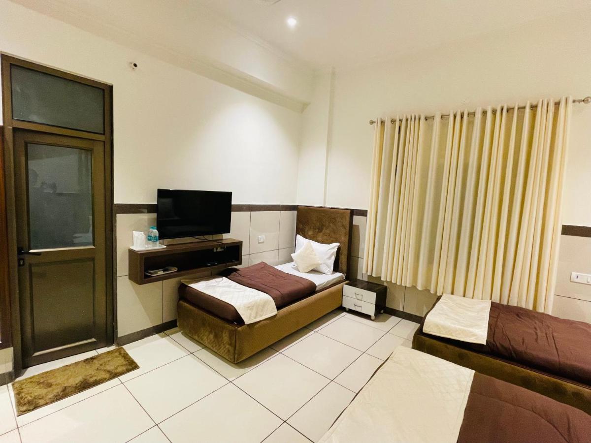 Primrose Hotel And Restaurant Sonipat Dış mekan fotoğraf